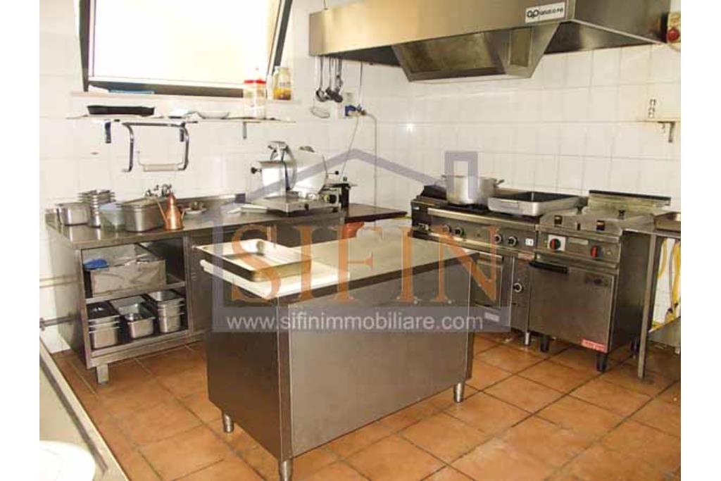 Ristorante Pizzeria Braceria - Grottaminarda, proponiamo in locazione ristorante pizzeria con piccola braceria