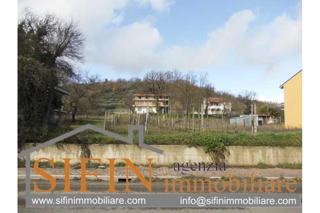 Terreno Edificabile - Grottaminarda (AV) - via Pioppi
In zona periferica proponiamo in vendita terreno edificabile di mq. 3.300,00 ricadente in 