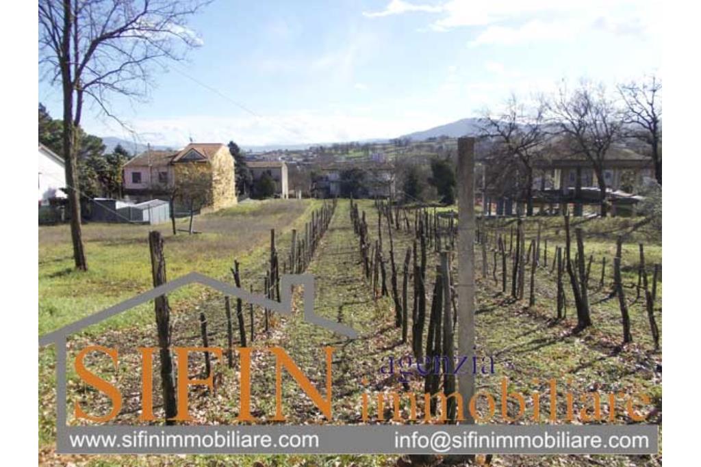 Terreno Edificabile - Grottaminarda (AV) - via Pioppi
In zona periferica proponiamo in vendita terreno edificabile di mq. 3.300,00 ricadente in 