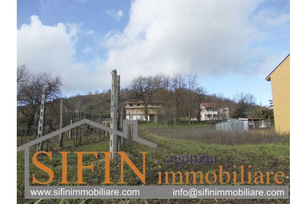 Terreno Edificabile - Grottaminarda (AV) - via Pioppi
In zona periferica proponiamo in vendita terreno edificabile di mq. 3.300,00 ricadente in 