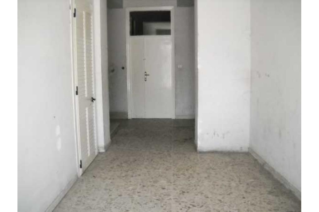 Appartamento con terrazzo - Bonito, sulla centralissima via Roma, proponiamo in vendita appartamento e mansarda posti rispettivamente al secondo e terzo piano per un totale di mq. 130,00
