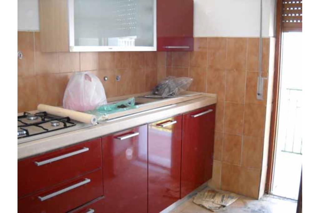 Appartamento con terrazzo - Bonito, sulla centralissima via Roma, proponiamo in vendita appartamento e mansarda posti rispettivamente al secondo e terzo piano per un totale di mq. 130,00