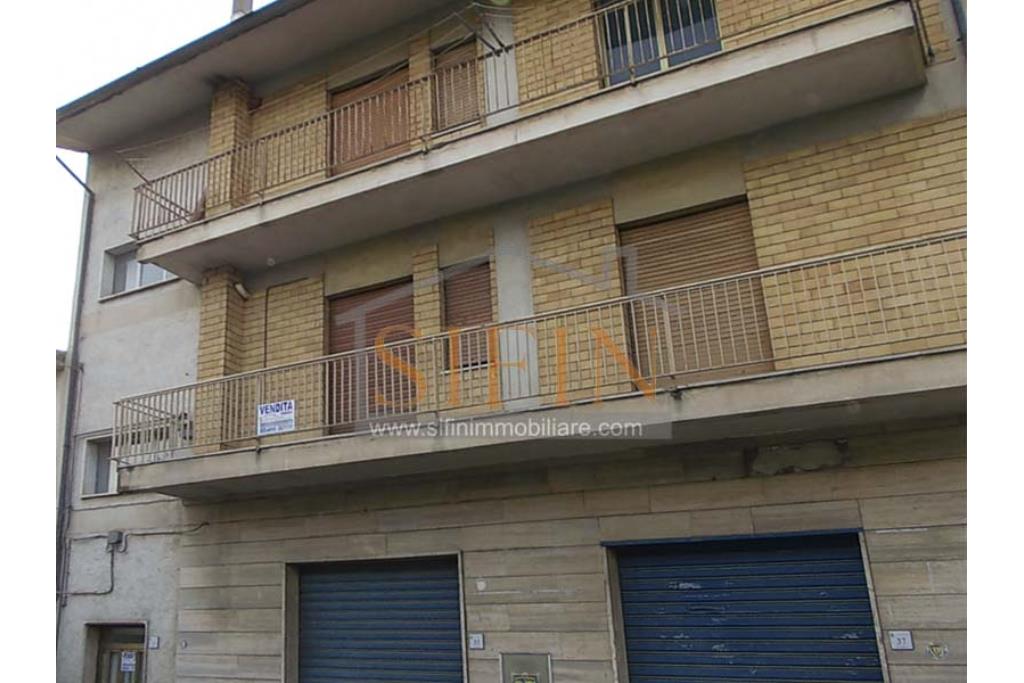 Locale con Deposito - Mirabella Eclano, via Maddalena, su strada principale, proponiamo in vendita locale di complessivi mq. 120,00