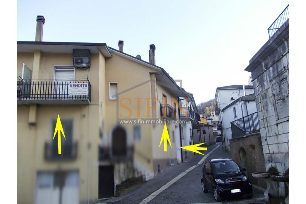Appartamento indipendente - San Sossio Baronia (AV) via Aniello Coppola, (adiacente piazza Tre Cannelle) proponiamo in vendita appartamento di complessivi mq. 85,00, con ingresso indipendente