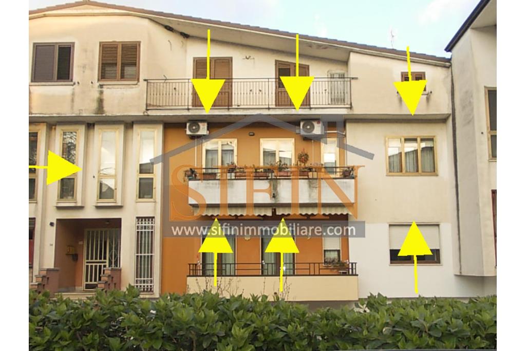 Appartamento con Garage - Grottaminarda (AV) via G. Verdi, proponiamo in vendita appartamento di mq. 120,00 ca oltre balconi e garage di mq. 50,00, ubicato al secondo piano di piccola palazzina composta da complessive sei unit immobiliari.