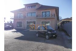 villa con locale commerciale - Grottaminarda via Fontanelle (S.S.91) proponiamo in vendita fabbricato di complessivi mq. 600,00 fornito di ascensore, che collega il piano terra con il piano primo, oltre a mq. 450,00 ca. di piazzale asfaltato