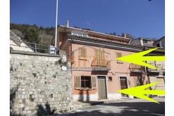Villetta a Schiera - Carife, via Modena, proponiamo in vendita casa singola di mq. 100,00