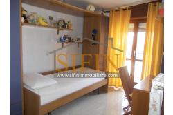 Appartamento con garage - Sturno (AV) via Raffaello, a soli 850 metri da piazza Municipio, proponiamo in vendita appartamento di complessi mq. 180,00 oltre balconi e box auto di mq. 15,00 ca.