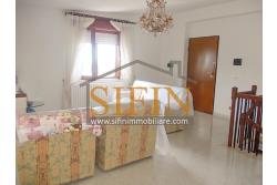 Appartamento con garage - Sturno (AV) via Raffaello, a soli 850 metri da piazza Municipio, proponiamo in vendita appartamento di complessi mq. 180,00 oltre balconi e box auto di mq. 15,00 ca.