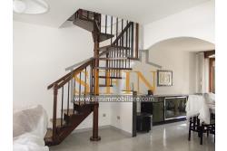 Appartamento con garage - Sturno (AV) via Raffaello, a soli 850 metri da piazza Municipio, proponiamo in vendita appartamento di complessi mq. 180,00 oltre balconi e box auto di mq. 15,00 ca.