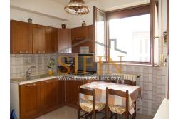 Palazzina con giardino - Carife, via Contardi, in posizione sovrastante e panoramica, proponiamo in vendita palazzina di compressivi mq. 240,00