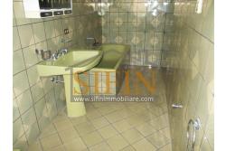 Palazzina con giardino - Carife, via Contardi, in posizione sovrastante e panoramica, proponiamo in vendita palazzina di compressivi mq. 240,00