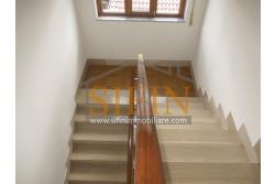 Palazzina con giardino - Carife, via Contardi, in posizione sovrastante e panoramica, proponiamo in vendita palazzina di compressivi mq. 240,00