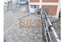 Palazzina con giardino - Carife, via Contardi, in posizione sovrastante e panoramica, proponiamo in vendita palazzina di compressivi mq. 240,00