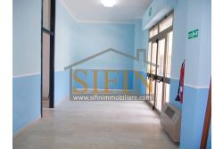 Locale Commerciale - Grottaminarda (AV) via Condotto, proponiamo in locazione locale commerciale di mq. 400,00 oltre a mq. 450,00 di piazzale ad uso esclusivo.