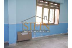 Locale Commerciale - Grottaminarda (AV) via Condotto, proponiamo in locazione locale commerciale di mq. 400,00 oltre a mq. 450,00 di piazzale ad uso esclusivo.