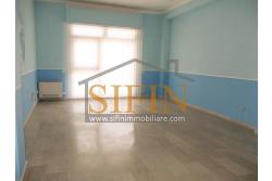 Locale Commerciale - Grottaminarda (AV) via Condotto, proponiamo in locazione locale commerciale di mq. 400,00 oltre a mq. 450,00 di piazzale ad uso esclusivo.