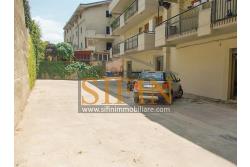 Locale Commerciale - Grottaminarda (AV) via Condotto, proponiamo in locazione locale commerciale di mq. 400,00 oltre a mq. 450,00 di piazzale ad uso esclusivo.