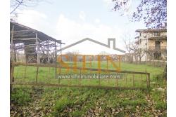 Terreno Edificabile - Grottaminarda (AV) nella prima periferie, c/da Starse, a soli due minuti in auto dal casello autostradale della A16 NA-BA (poco più di un km) proponiamo in vendita terreno edificabile e pianeggiante di mq. 3.800,00ca. servito da pozzo.