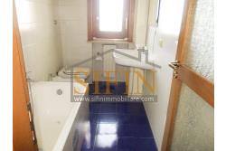 mansarda con terrazzi - Splendido Appartamento Mansardato di mq. 135,00 oltre a mq. 35,00 di balconi/terrazzi in Grottaminarda via Condotto, con tre camere da letto e due bagni, cucina e salone