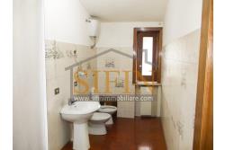 mansarda con terrazzi - Splendido Appartamento Mansardato di mq. 135,00 oltre a mq. 35,00 di balconi/terrazzi in Grottaminarda via Condotto, con tre camere da letto e due bagni, cucina e salone