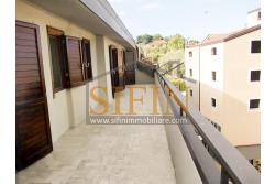 mansarda con terrazzi - Splendido Appartamento Mansardato di mq. 135,00 oltre a mq. 35,00 di balconi/terrazzi in Grottaminarda via Condotto, con tre camere da letto e due bagni, cucina e salone