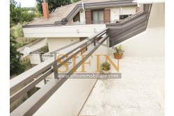 mansarda con terrazzi - Splendido Appartamento Mansardato di mq. 135,00 oltre a mq. 35,00 di balconi/terrazzi in Grottaminarda via Condotto, con tre camere da letto e due bagni, cucina e salone