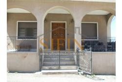 Villa con Giardino - A Villamaina, a soli 300 metri da Piazza Risorgimento, proponiamo in vendita una villa indipendente disposta su tre livelli, di complessivi mq. 300,00 oltre giardino di mq. 350,00 ca. ideale per chi è alla ricerca di ampi spazi e di una soluzione abitativa versatile.