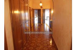 Villa con Giardino - A Villamaina, a soli 300 metri da Piazza Risorgimento, proponiamo in vendita una villa indipendente disposta su tre livelli, di complessivi mq. 300,00 oltre giardino di mq. 350,00 ca. ideale per chi è alla ricerca di ampi spazi e di una soluzione abitativa versatile.