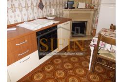 Villa con Giardino - A Villamaina, a soli 300 metri da Piazza Risorgimento, proponiamo in vendita una villa indipendente disposta su tre livelli, di complessivi mq. 300,00 oltre giardino di mq. 350,00 ca. ideale per chi è alla ricerca di ampi spazi e di una soluzione abitativa versatile.
