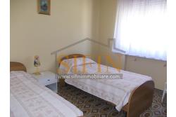 Villa con Giardino - A Villamaina, a soli 300 metri da Piazza Risorgimento, proponiamo in vendita una villa indipendente disposta su tre livelli, di complessivi mq. 300,00 oltre giardino di mq. 350,00 ca. ideale per chi è alla ricerca di ampi spazi e di una soluzione abitativa versatile.