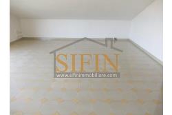 Villa con Giardino - A Villamaina, a soli 300 metri da Piazza Risorgimento, proponiamo in vendita una villa indipendente disposta su tre livelli, di complessivi mq. 300,00 oltre giardino di mq. 350,00 ca. ideale per chi è alla ricerca di ampi spazi e di una soluzione abitativa versatile.
