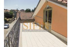 Villa con Giardino - A Villamaina, a soli 300 metri da Piazza Risorgimento, proponiamo in vendita una villa indipendente disposta su tre livelli, di complessivi mq. 300,00 oltre giardino di mq. 350,00 ca. ideale per chi è alla ricerca di ampi spazi e di una soluzione abitativa versatile.