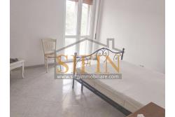 Appartamento con garage - Fontanarosa Rione Matteotti, nella prima periferia del paese, proponiamo in vendita un pratico e luminoso appartamento di mq. 94,00 ca. situato al secondo piano di una piccola palazzina composta da soli 4 appartamenti.