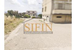Appartamento con garage - Fontanarosa Rione Matteotti, nella prima periferia del paese, proponiamo in vendita un pratico e luminoso appartamento di mq. 94,00 ca. situato al secondo piano di una piccola palazzina composta da soli 4 appartamenti.