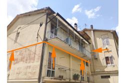 Appartamento con garage - Fontanarosa Rione Matteotti, nella prima periferia del paese, proponiamo in vendita un pratico e luminoso appartamento di mq. 94,00 ca. situato al secondo piano di una piccola palazzina composta da soli 4 appartamenti.