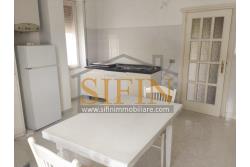Appartamento con garage - Fontanarosa Rione Matteotti, nella prima periferia del paese, proponiamo in vendita un pratico e luminoso appartamento di mq. 94,00 ca. situato al secondo piano di una piccola palazzina composta da soli 4 appartamenti.