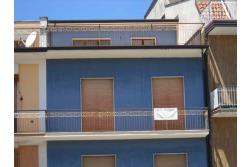 Appartamento con terrazzo - Bonito, sulla centralissima via Roma, proponiamo in vendita appartamento e mansarda posti rispettivamente al secondo e terzo piano per un totale di mq. 130,00